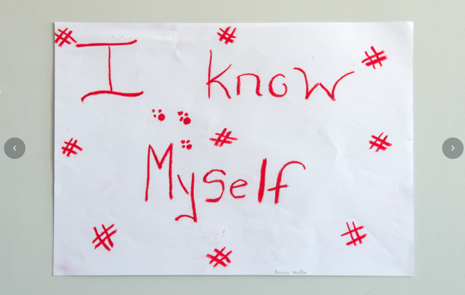 Plakat mit der Aufschrift "I know Myself"