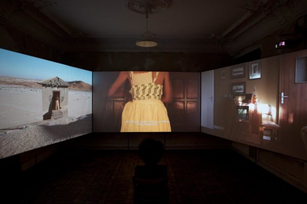Ansicht einer Videoinstallation im Ausstellungsraum